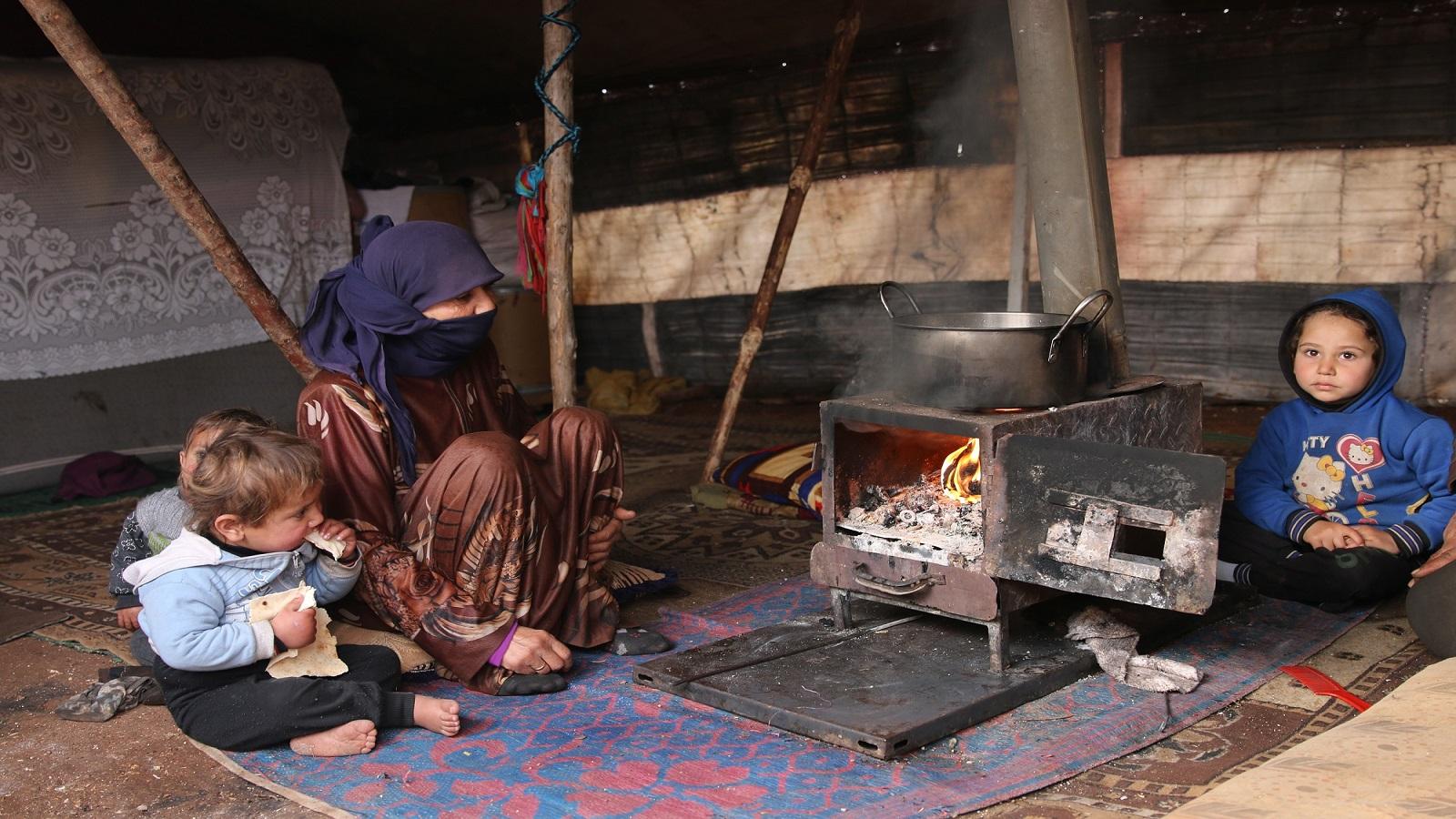اعانة النازحين والمحتاجين